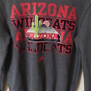 I’m selling a Arizona wildcats sweater